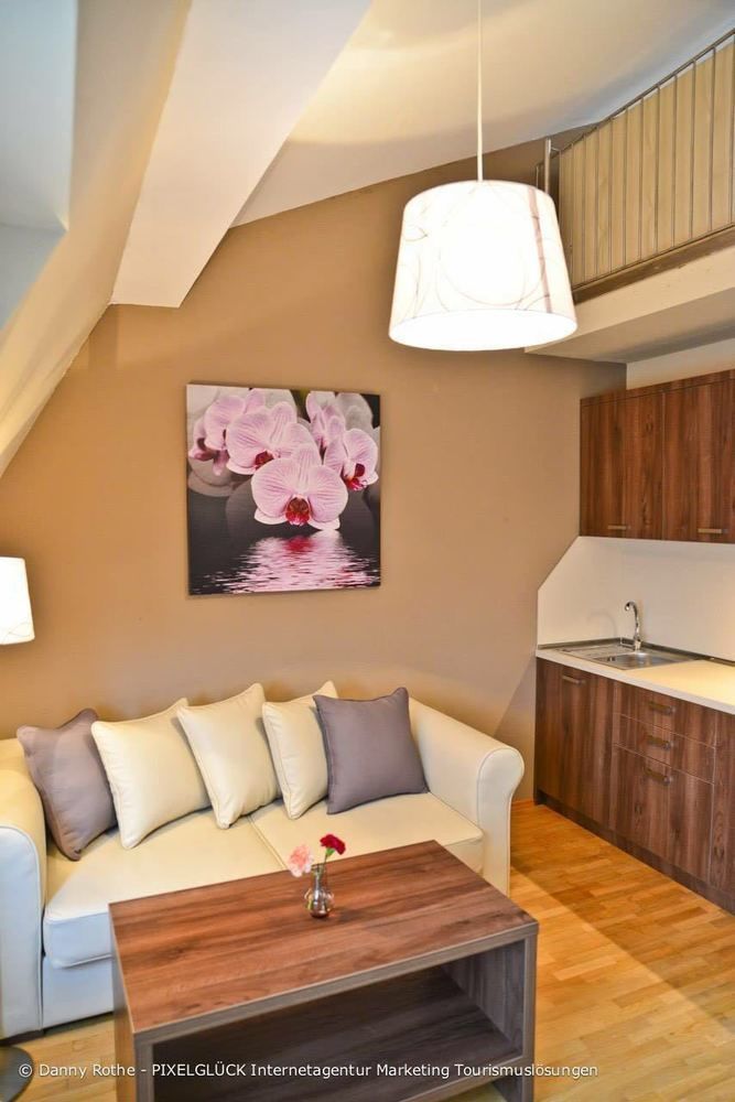 Empress Boutique 3*