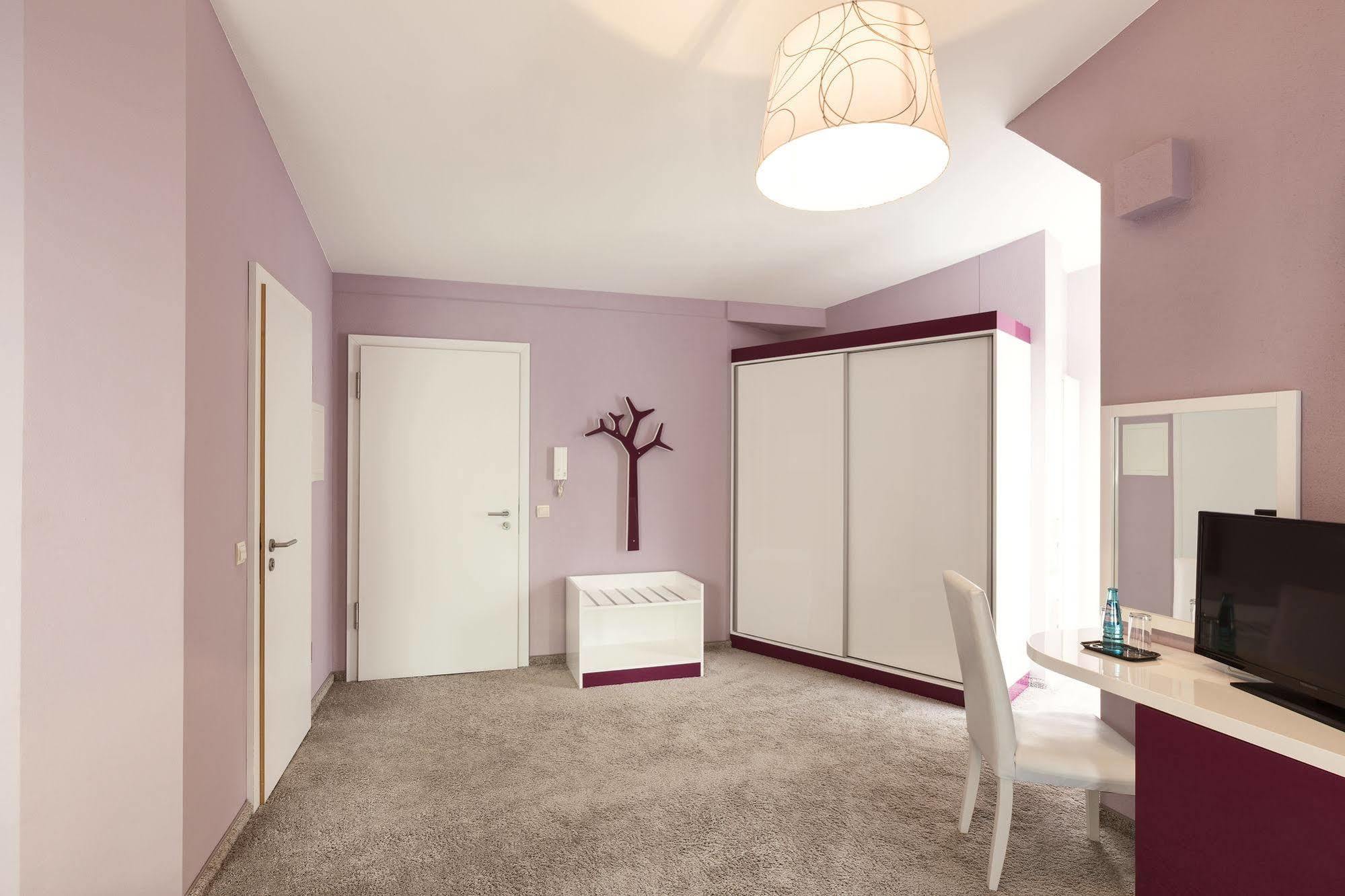 Empress Boutique Hotel 3*